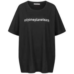 langes oversized t- shirt in schwarz mit weissem aufdruck onlyoneplanetearth nur ein planet erde statement shirt